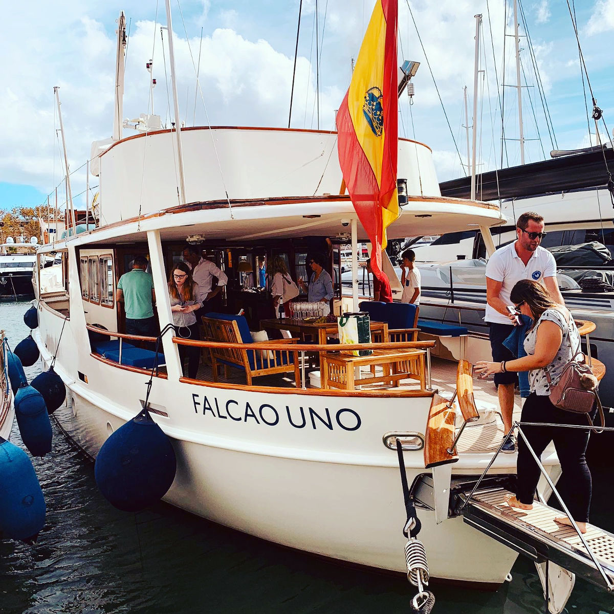 Falcao Uno, The Love Boat